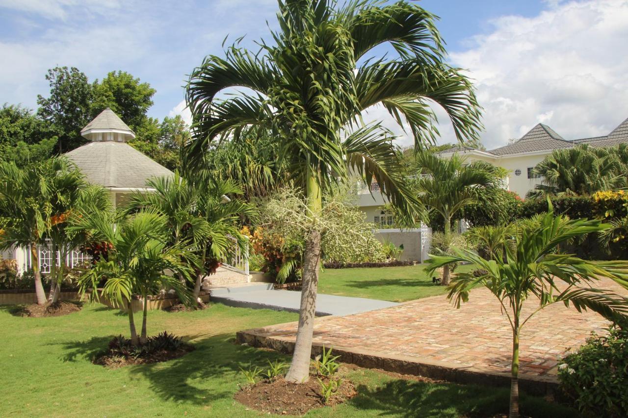 Mais Oui Villa Discovery Bay Buitenkant foto