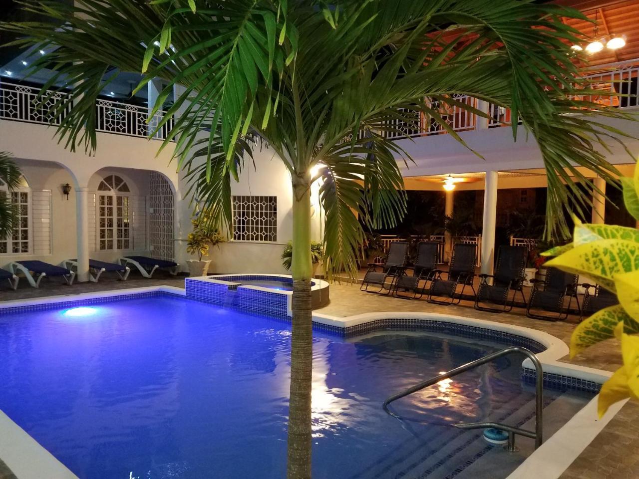 Mais Oui Villa Discovery Bay Buitenkant foto