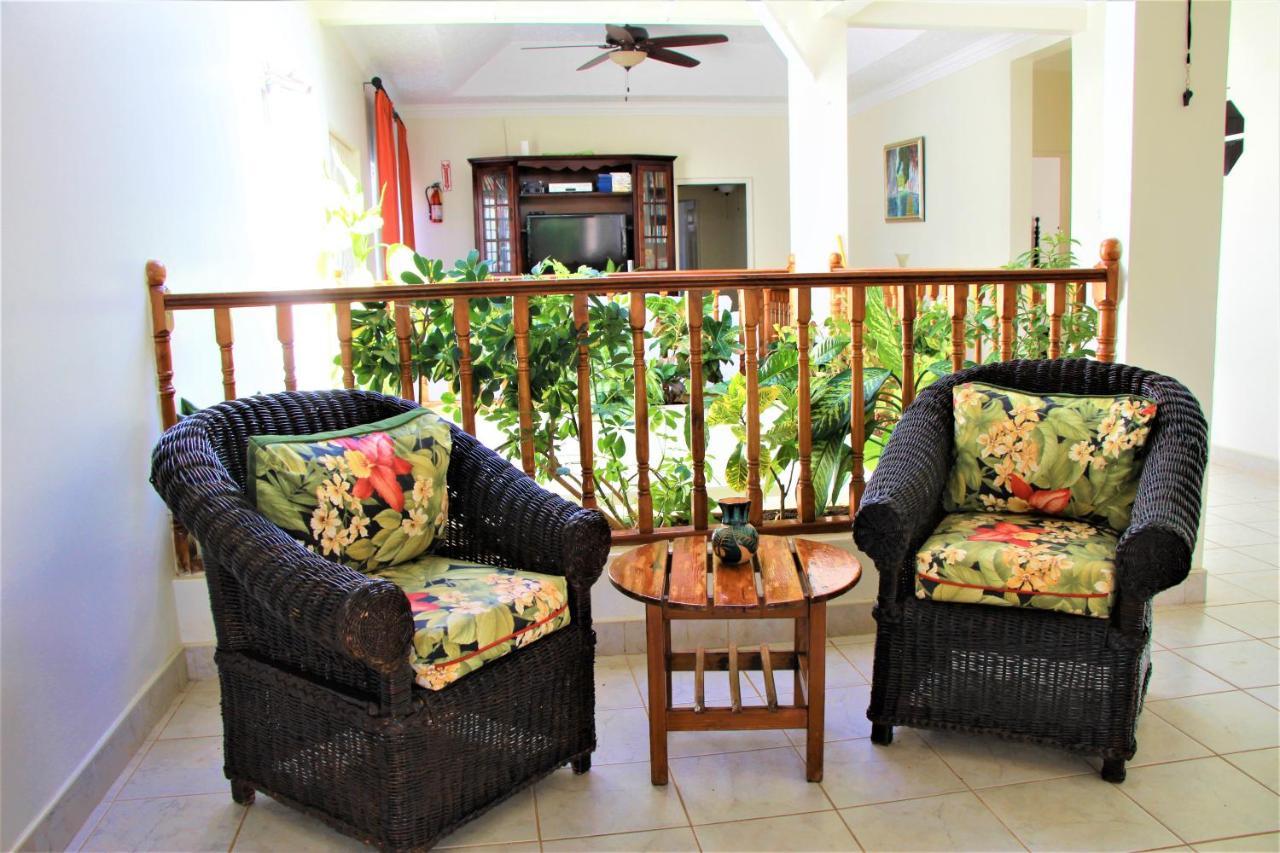 Mais Oui Villa Discovery Bay Buitenkant foto