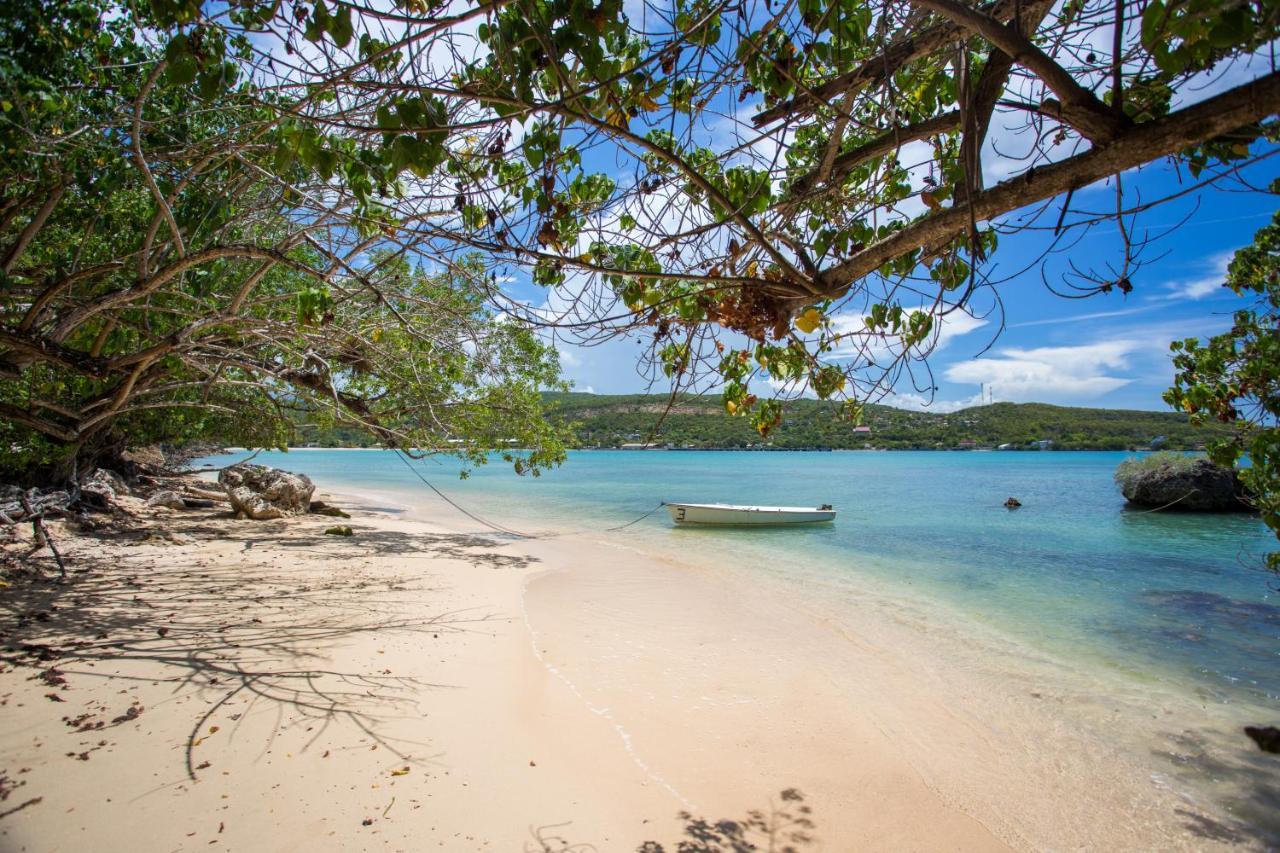 Mais Oui Villa Discovery Bay Buitenkant foto